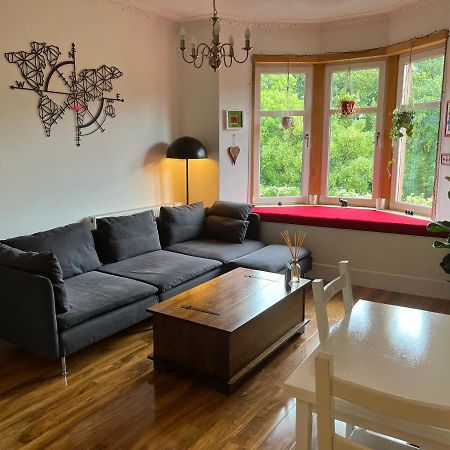 1 Bedroom Flat In Tolcross, Glasgow Top Floor. Kültér fotó
