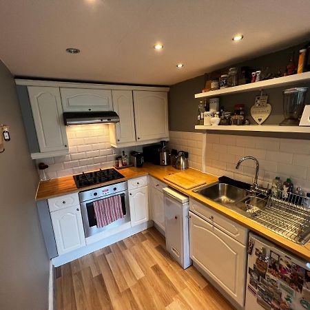 1 Bedroom Flat In Tolcross, Glasgow Top Floor. Kültér fotó