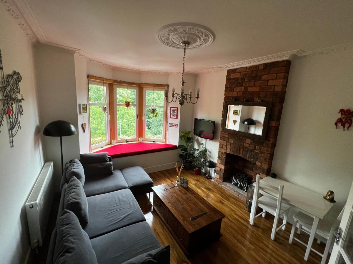 1 Bedroom Flat In Tolcross, Glasgow Top Floor. Kültér fotó